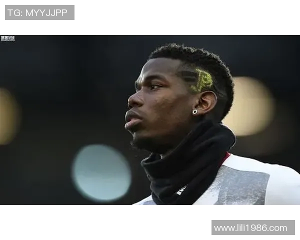 黑人球迷模仿足球巨星风采展现个人魅力与足球文化融合之美